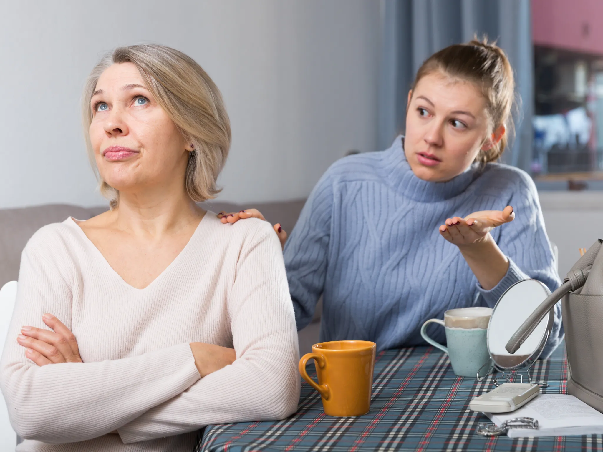 1. Jarang Mengajak Bicara_