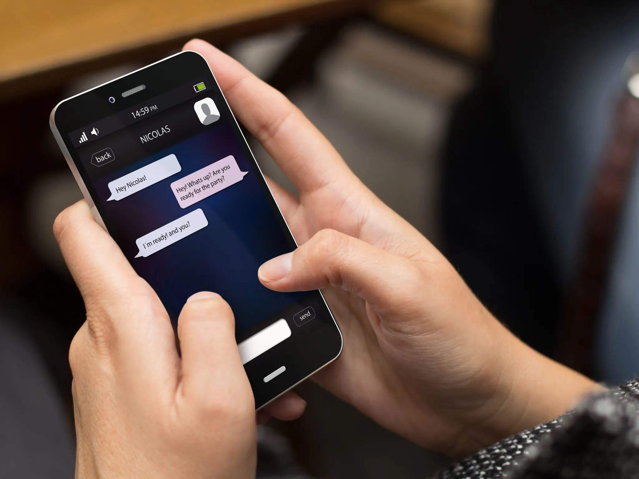 1. Masih Sering Chat atau Telepon Tanpa Alasan Jelas_