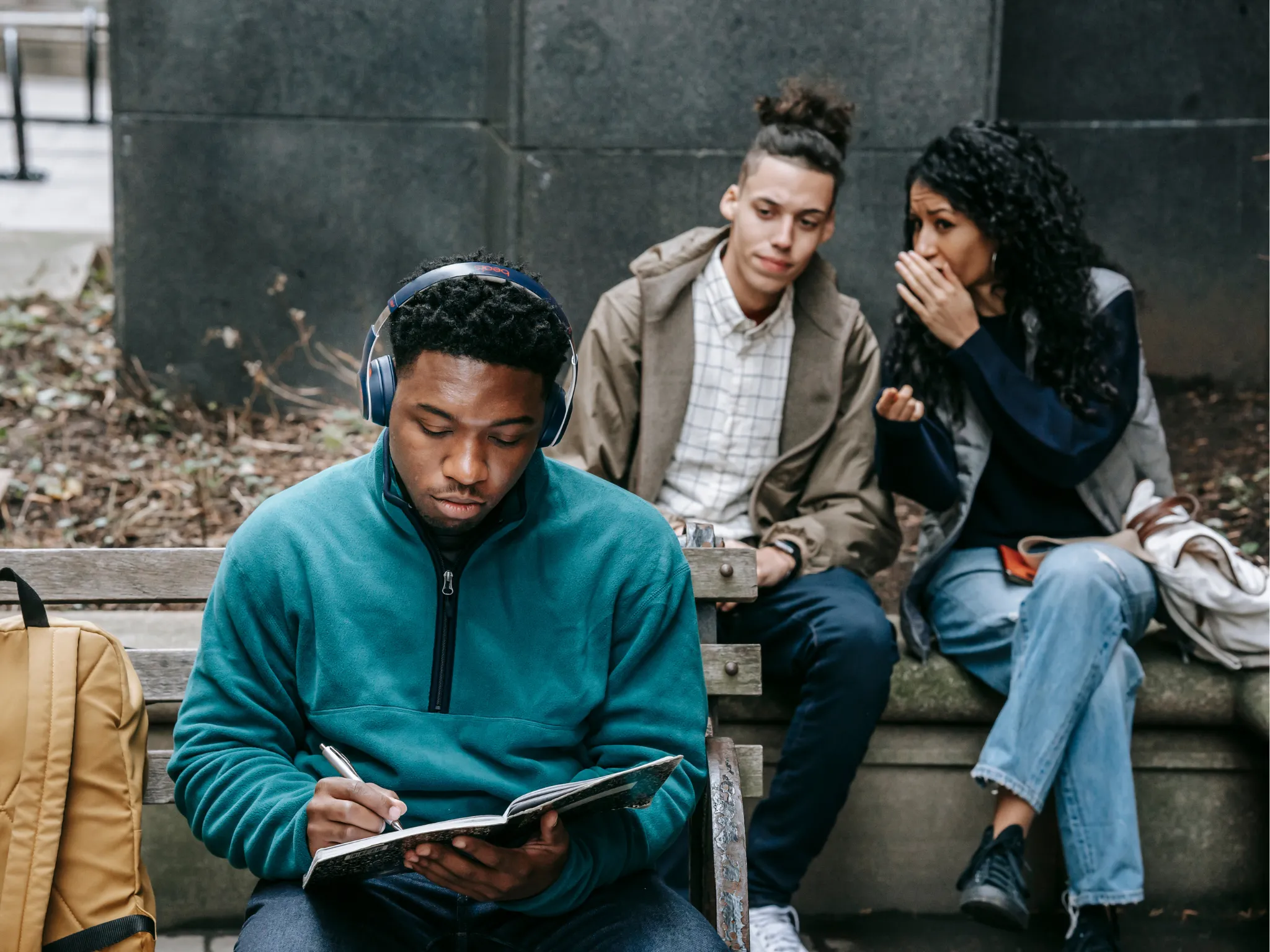 1. Selalu Penasaran Sama Urusan Orang Lain_