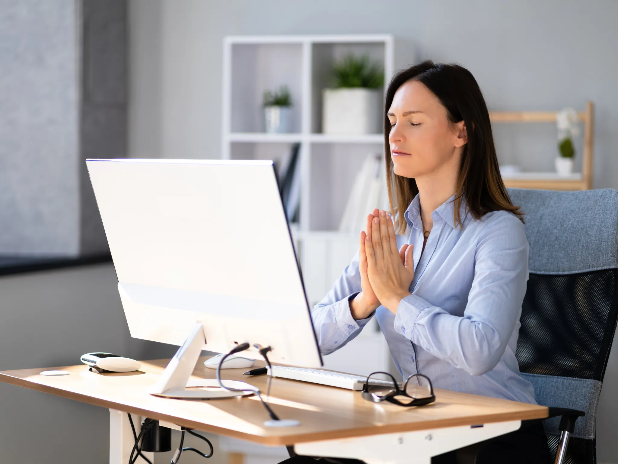 1. Tenangkan Pikiran Sebelum Mulai Kerja_