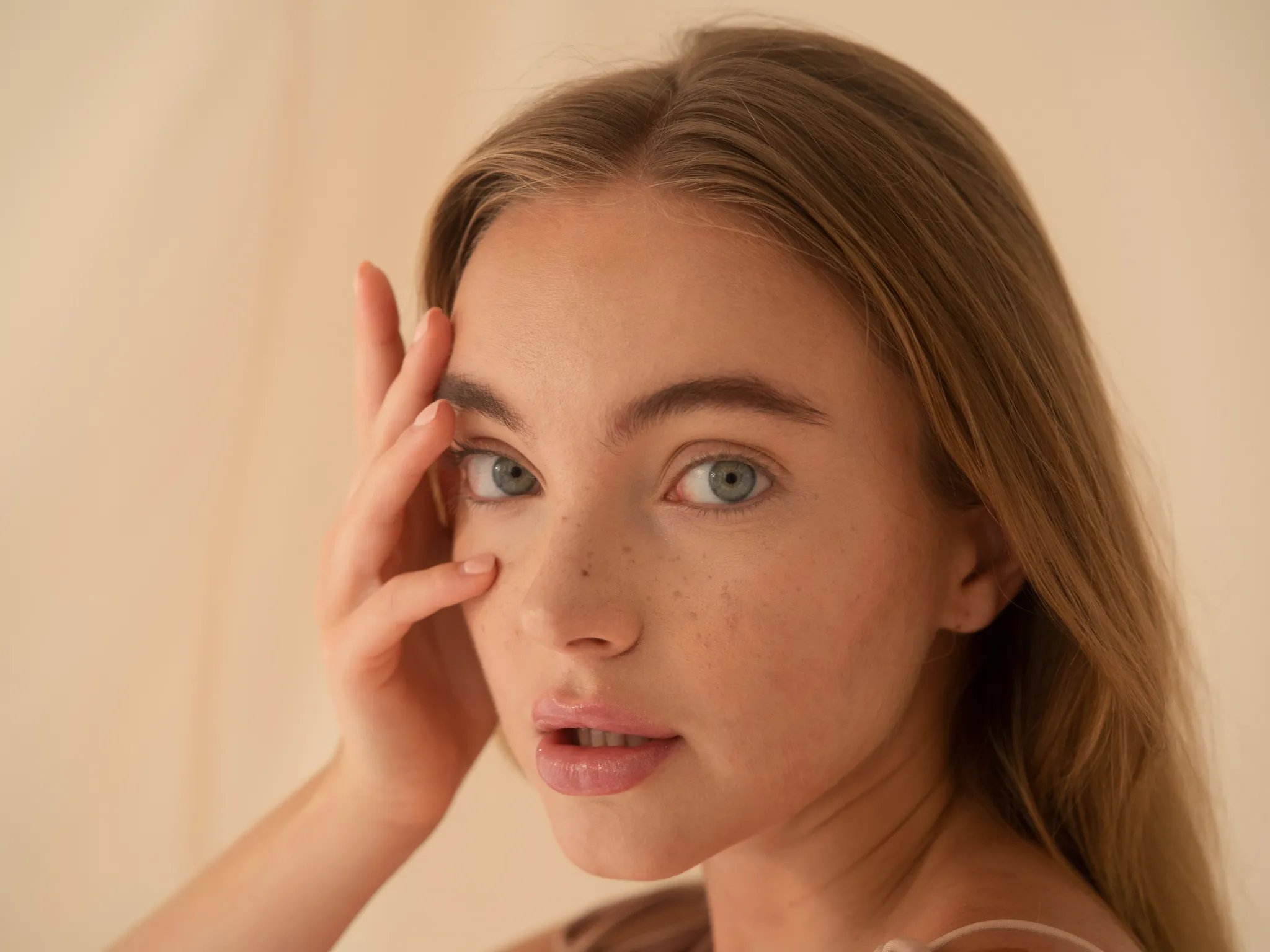 2. Mencerahkan Kulit yang Tidak Merata_