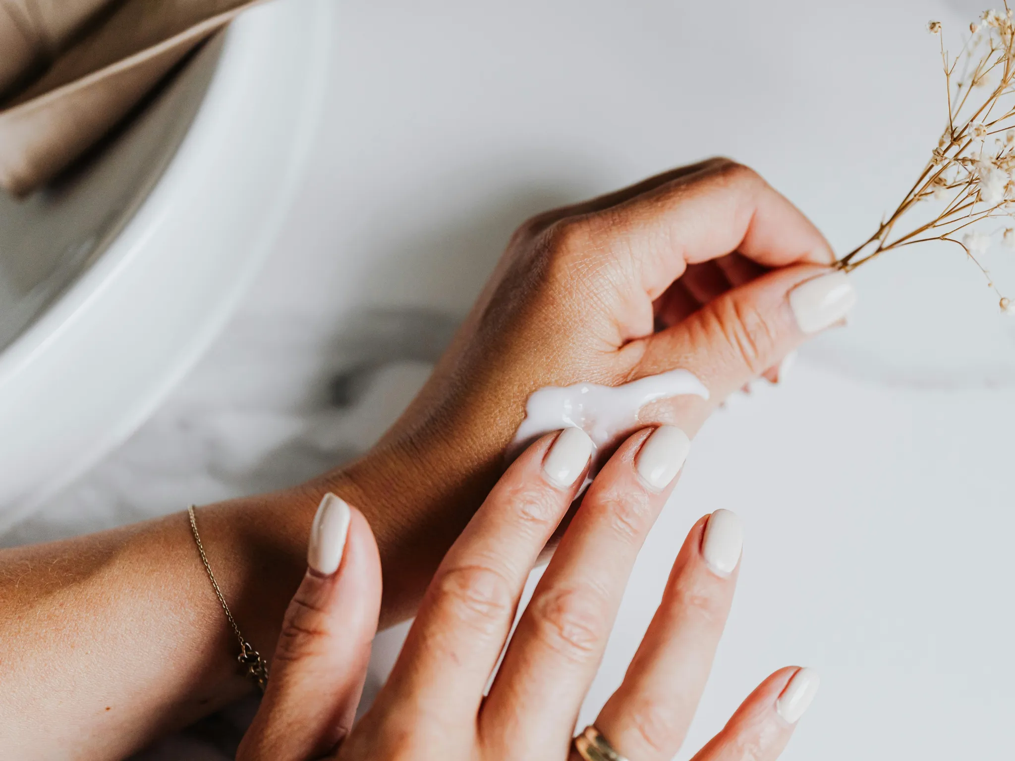 2. Menutrisi Kulit dari Dalam_