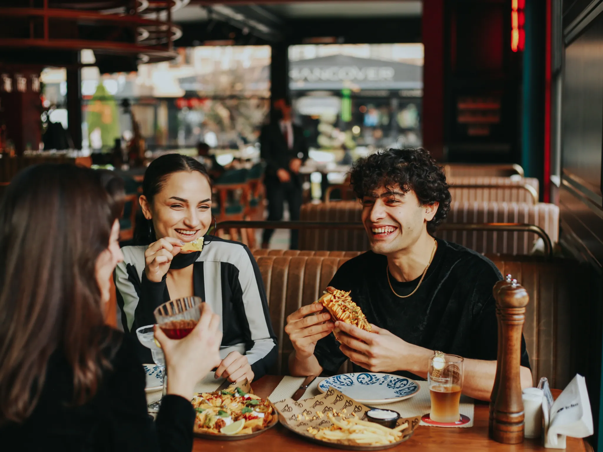 2. Nanya Kabarmu Lewat Teman_