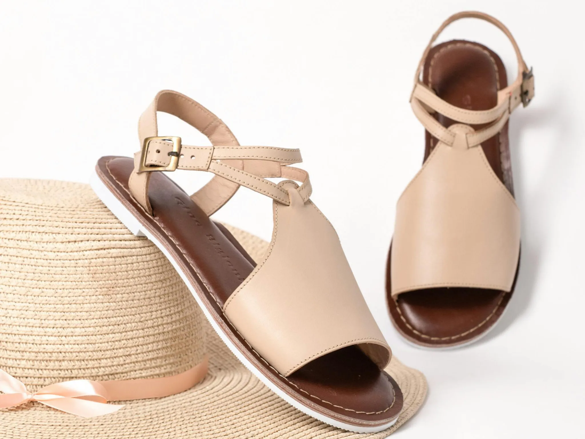 2. Sandal Flat dengan Strap Adjustable_