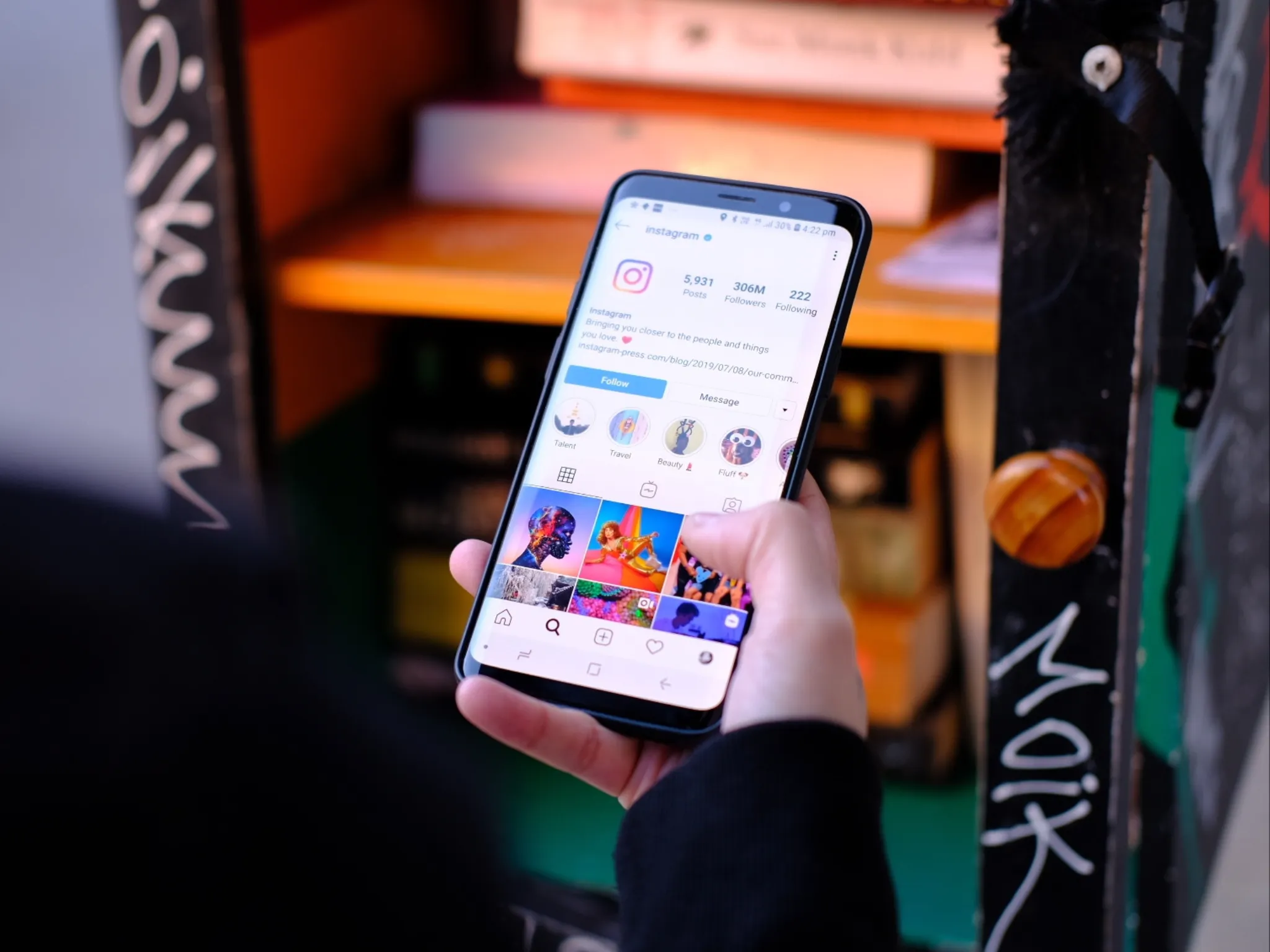 2. Sering Kepoin Media Sosial Kamu_