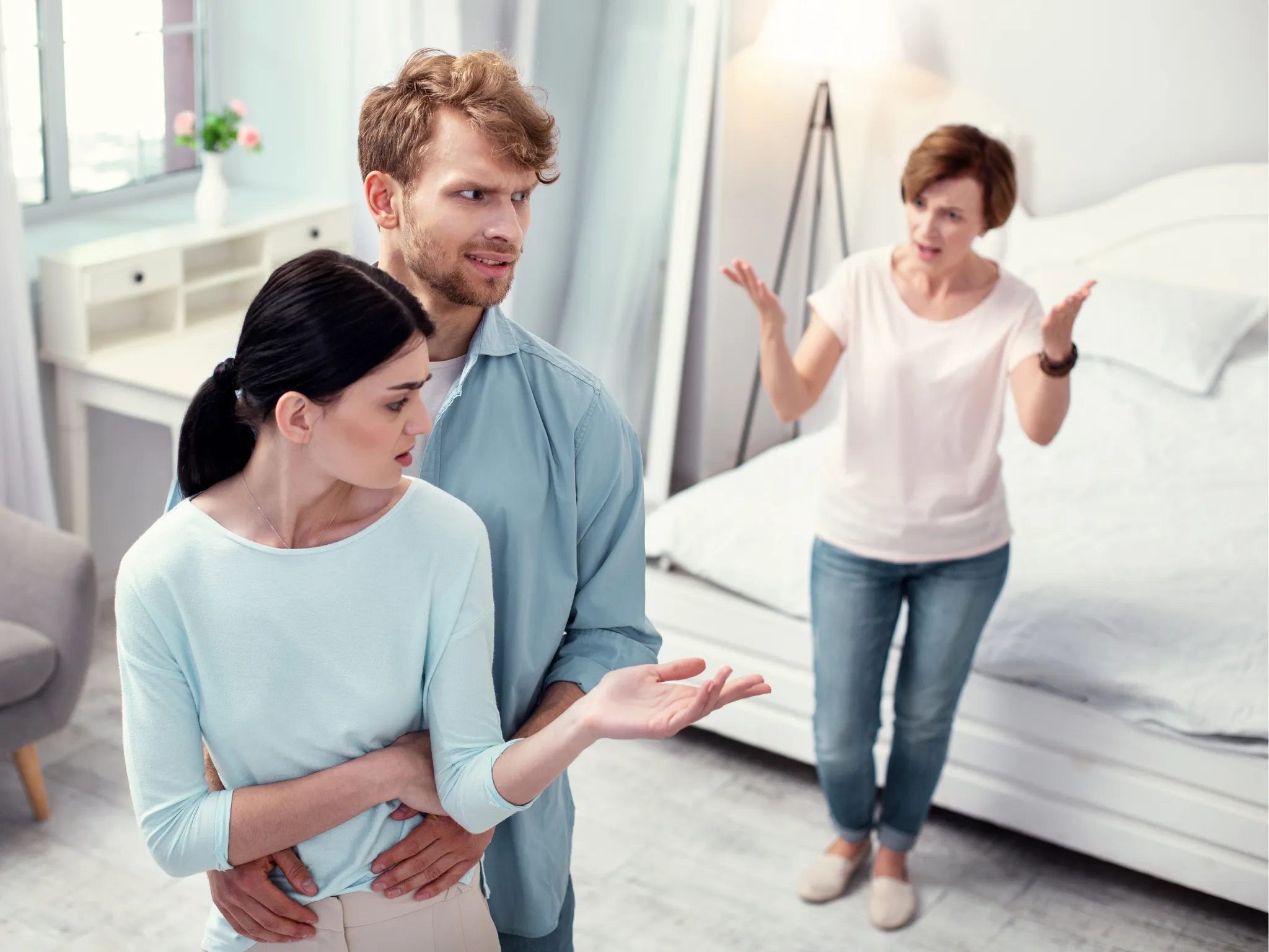 2. Sering Mengkritik Hal-Hal Kecil_