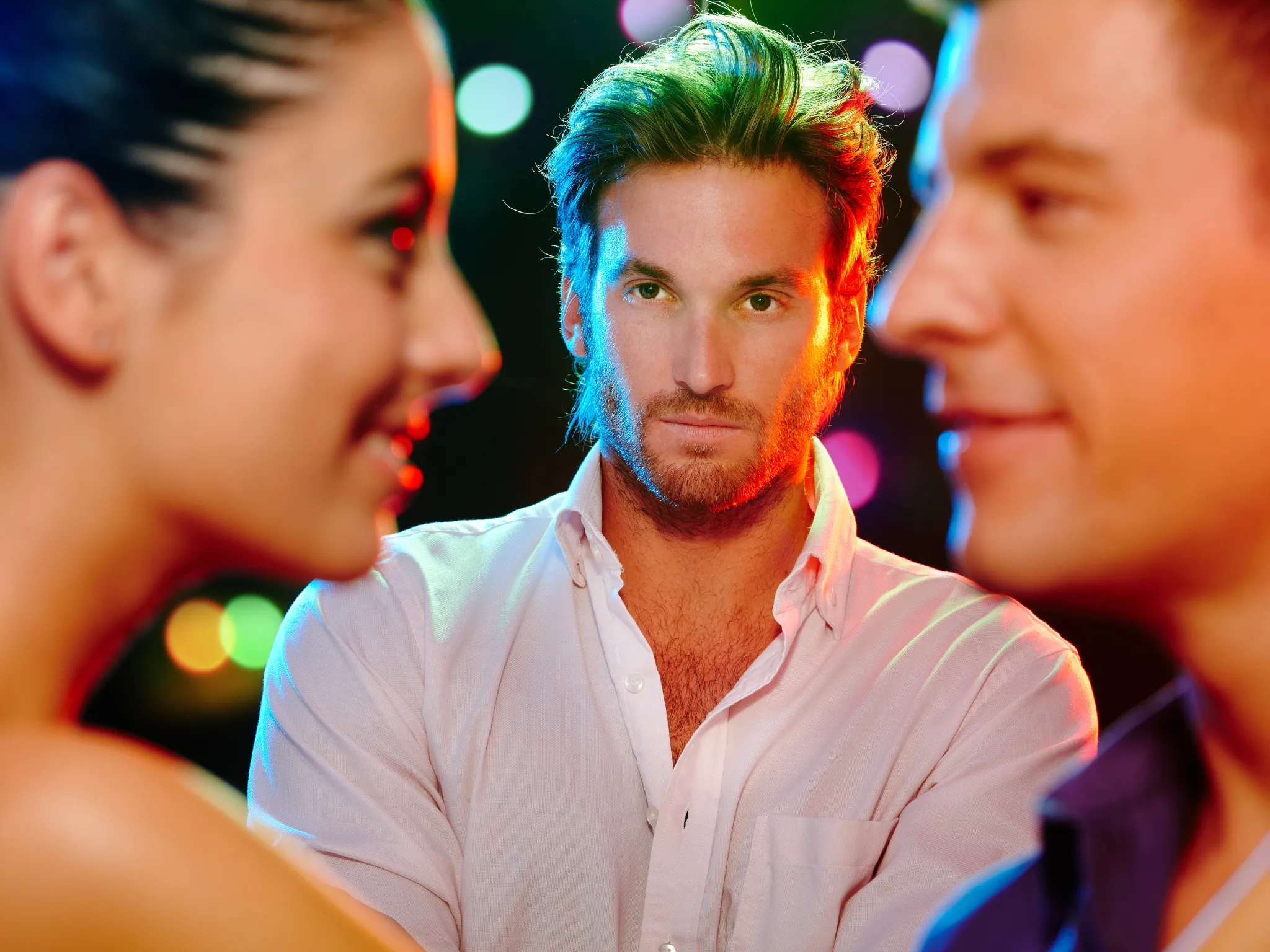 4. Gampang Cemburu Sama Kehidupan Baru Kamu_