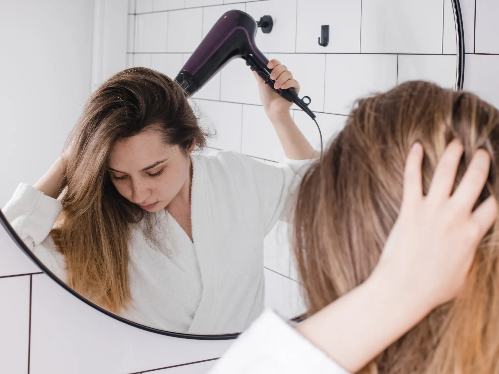 4. Hindari Terlalu Sering Memakai Alat Styling Panas_