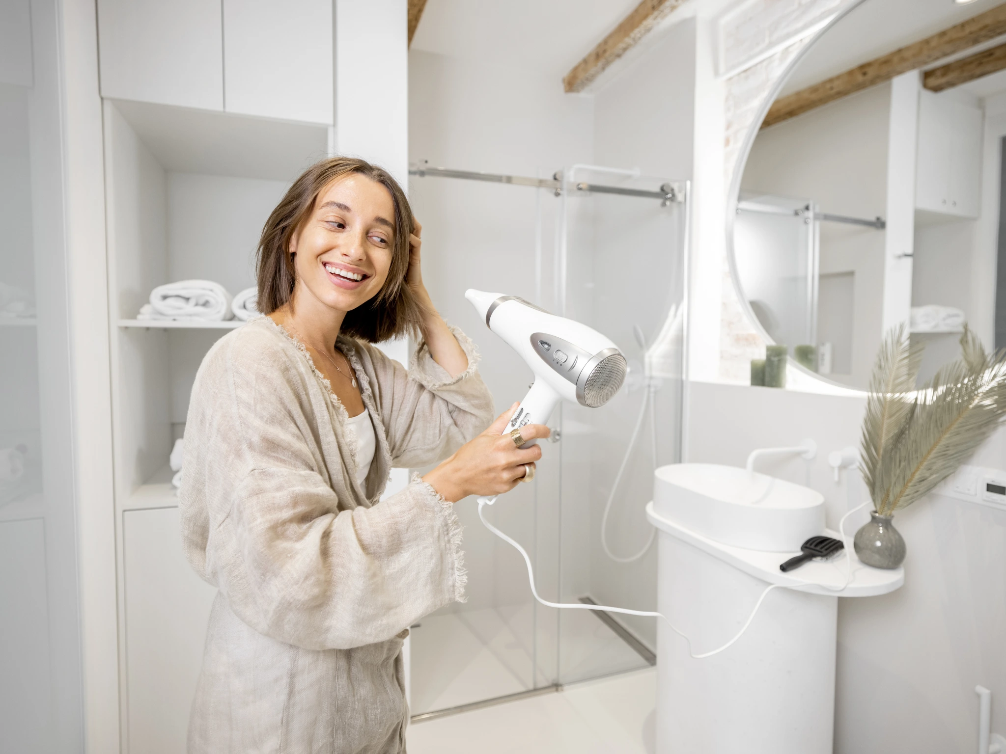 5. Hindari Penggunaan Alat Styling Panas Berlebihan