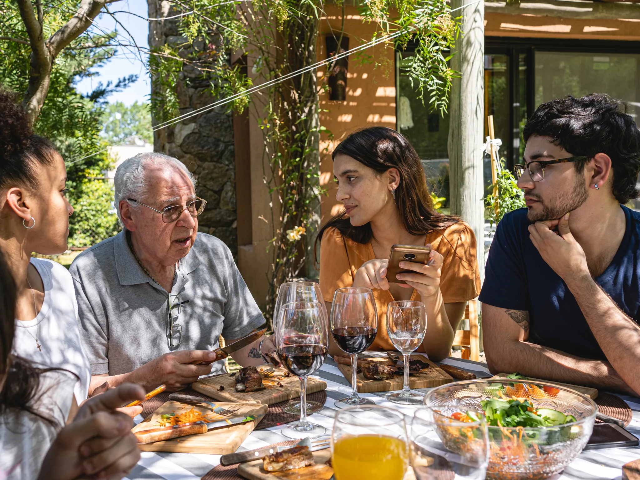 5. Nggak Segan Muji Kamu Di Hadapan Banyak Orang_