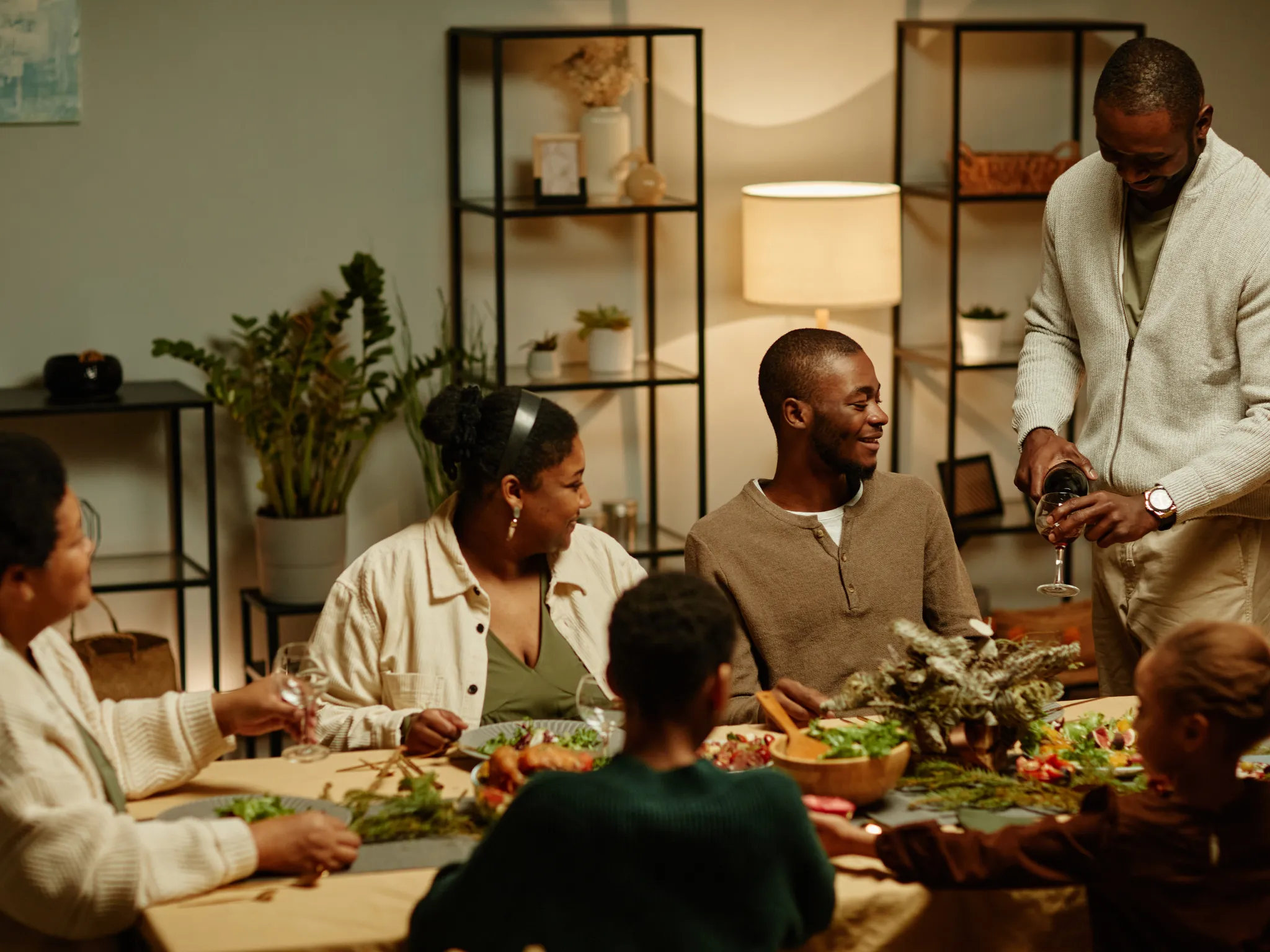 6. Bawa Obrolan yang Ringan tapi Berkesan_