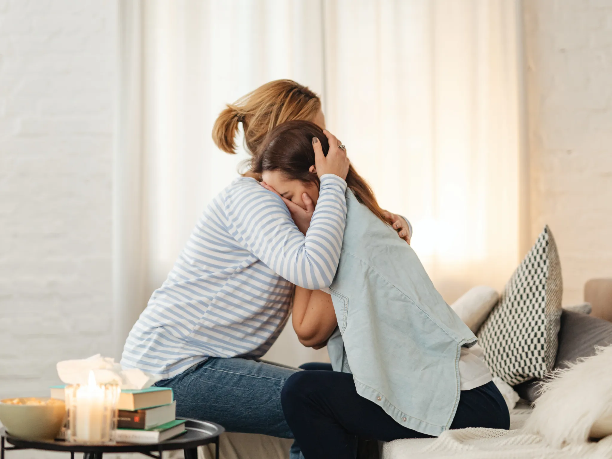 6. Membela Kamu Dihadp di Depan Orang Lain_