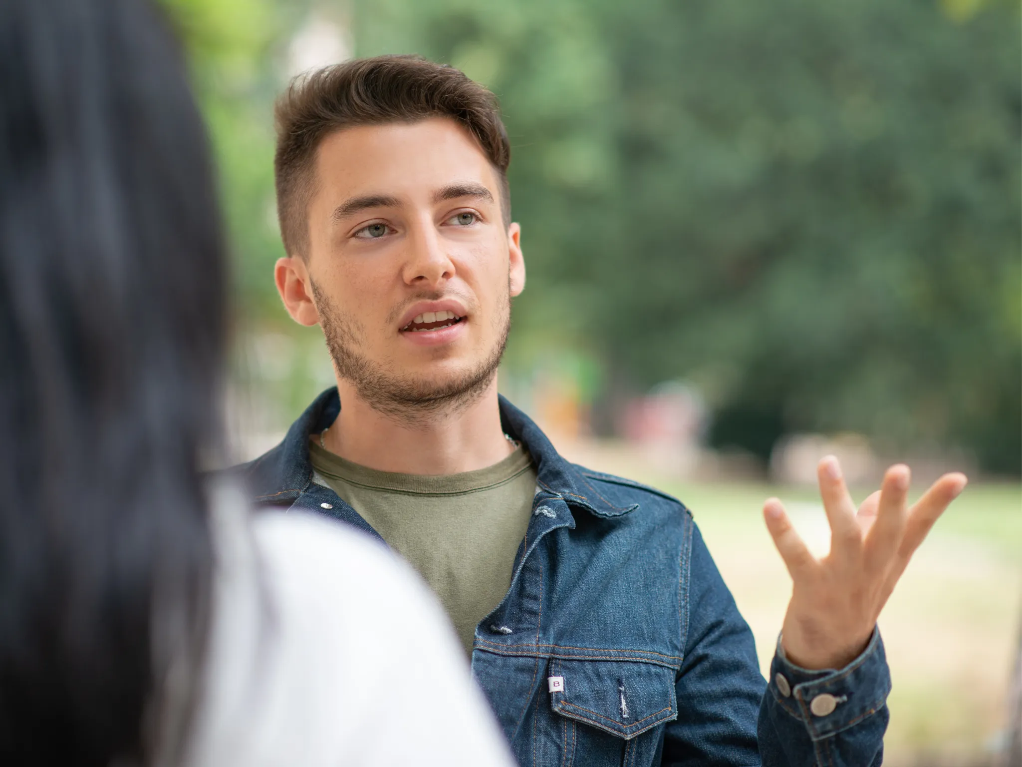 7. Suka Ngebandingin Diri Sama Cowok Lain_