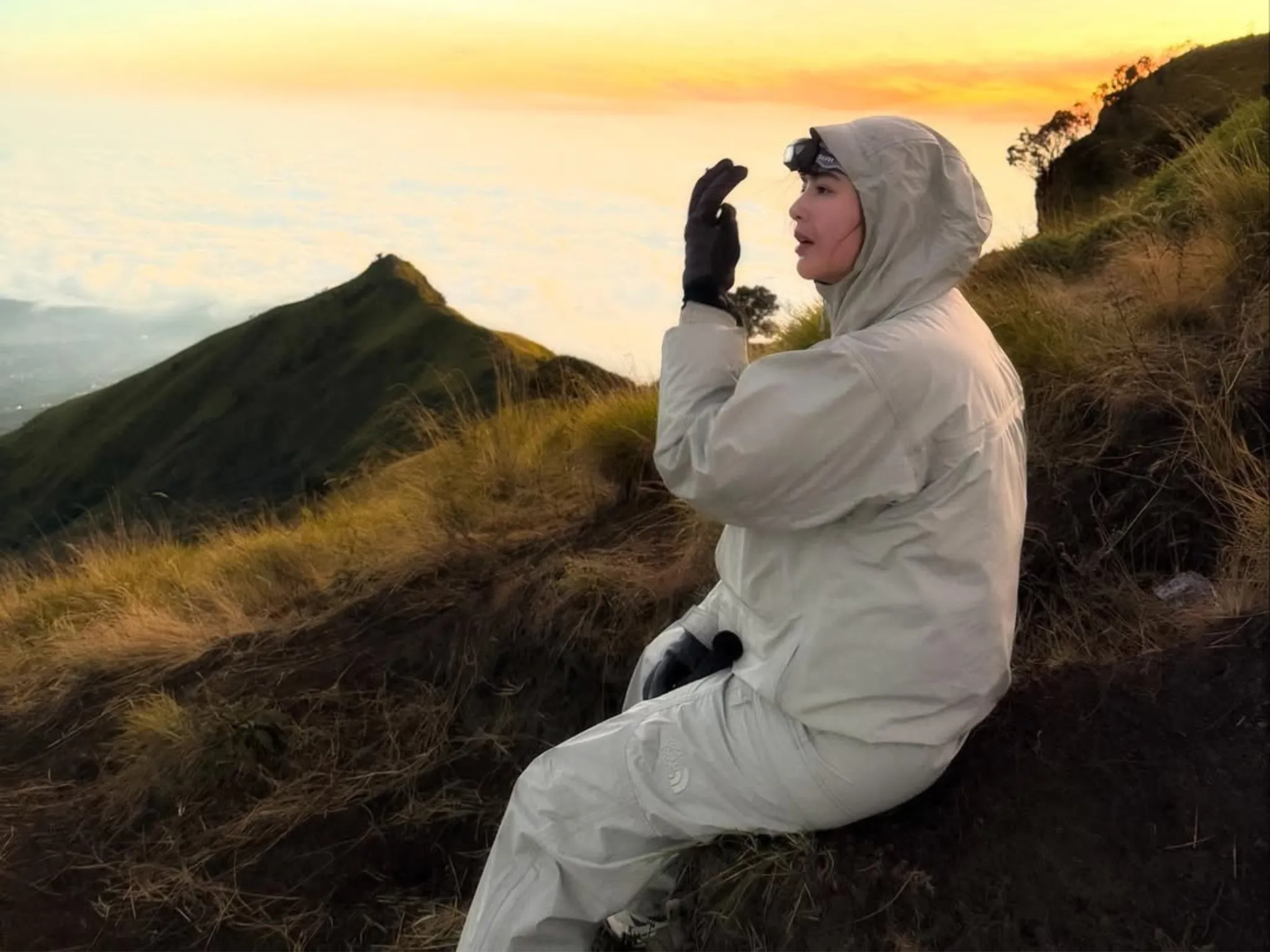 Amanda Manopo & Kenny Austin Makin Lengket, Momen Mesra di Gunung Merbabu Viral_