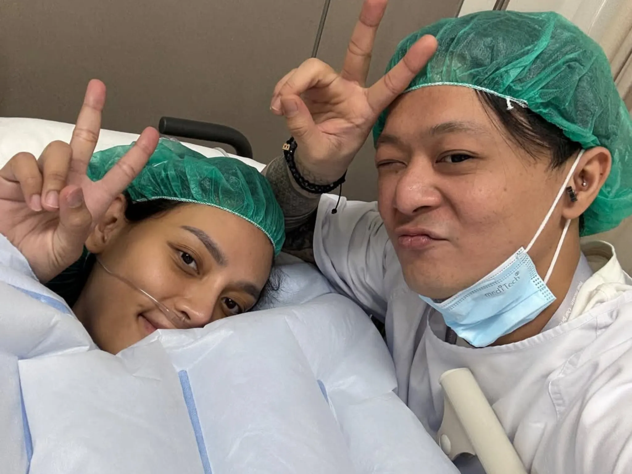 Bravy Vconk Jadi Ayah Siaga, 5 Momen Manis Temani Erika Carlina Melahirkan_