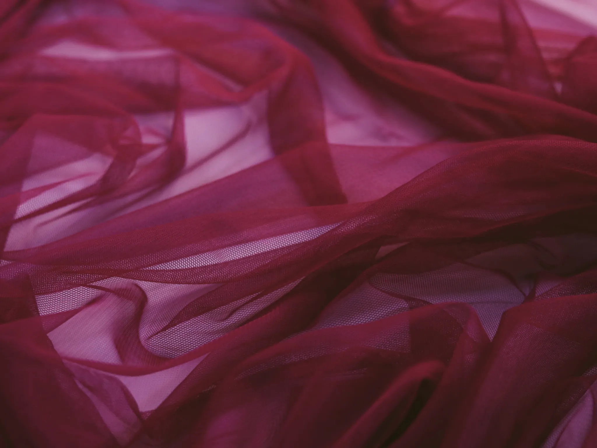 Burgundy Sentuhan Ungu yang Mewah_