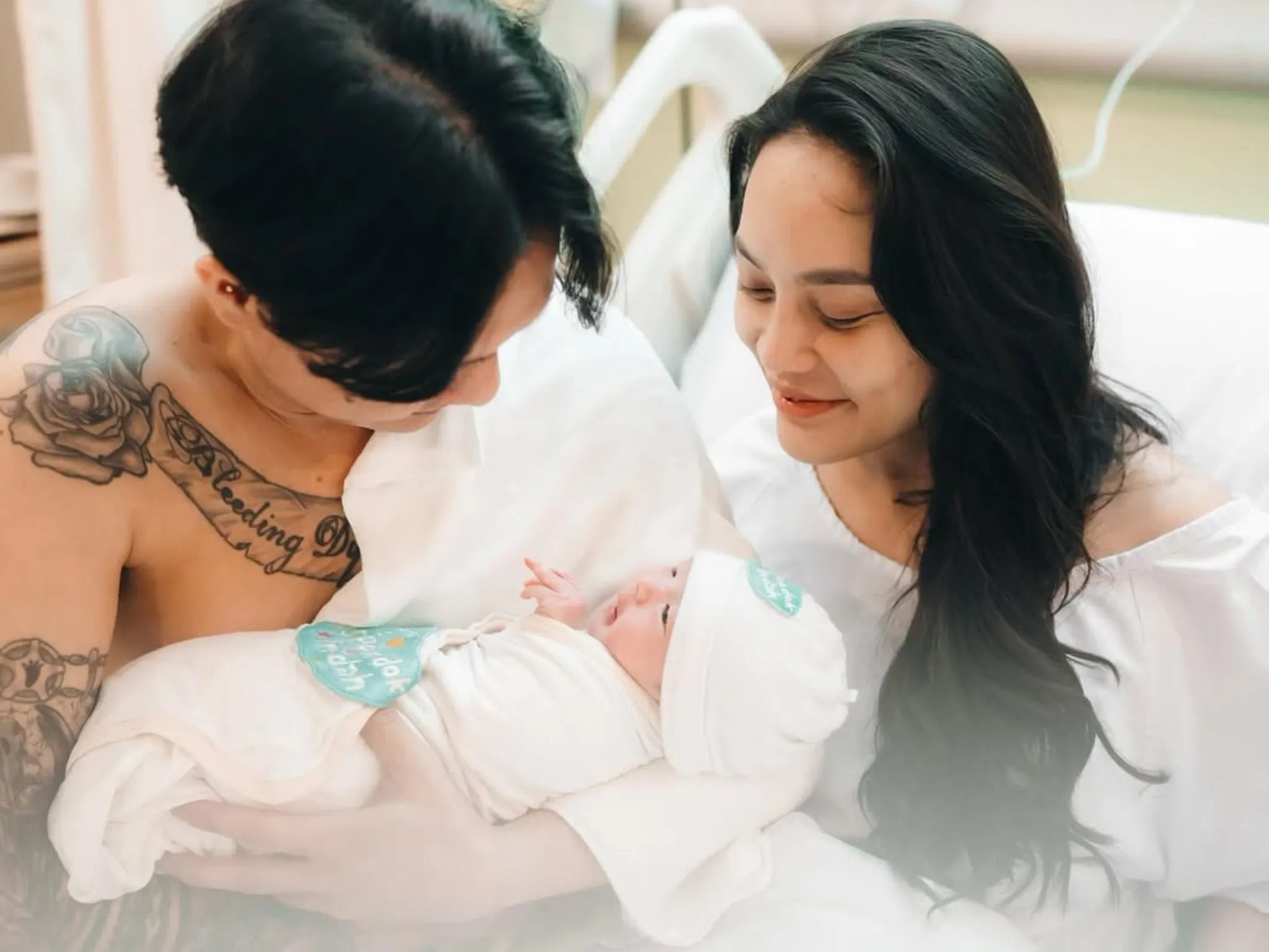 DJ Bravy Beri Nama ‘Raxy’ untuk Anak Erika Carlina, Awalnya Ditolak Lho!_