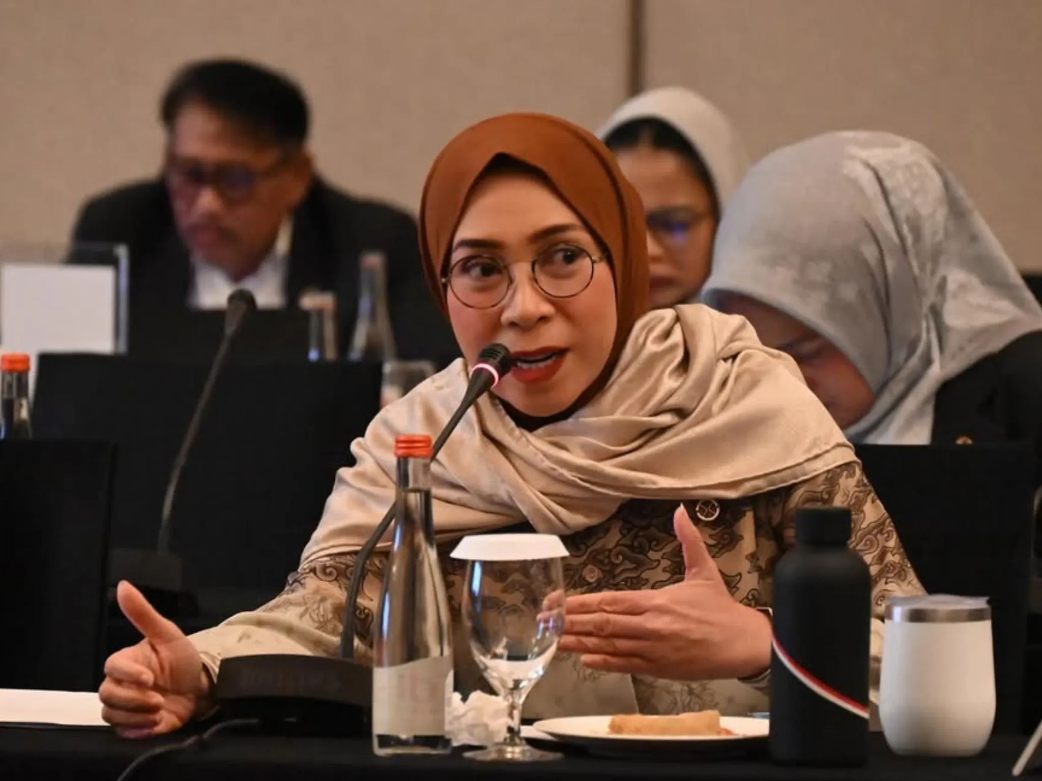 Jadi Anggota DPR RI, Melly Goeslaw Ngaku Rela Kehilangan Teman_