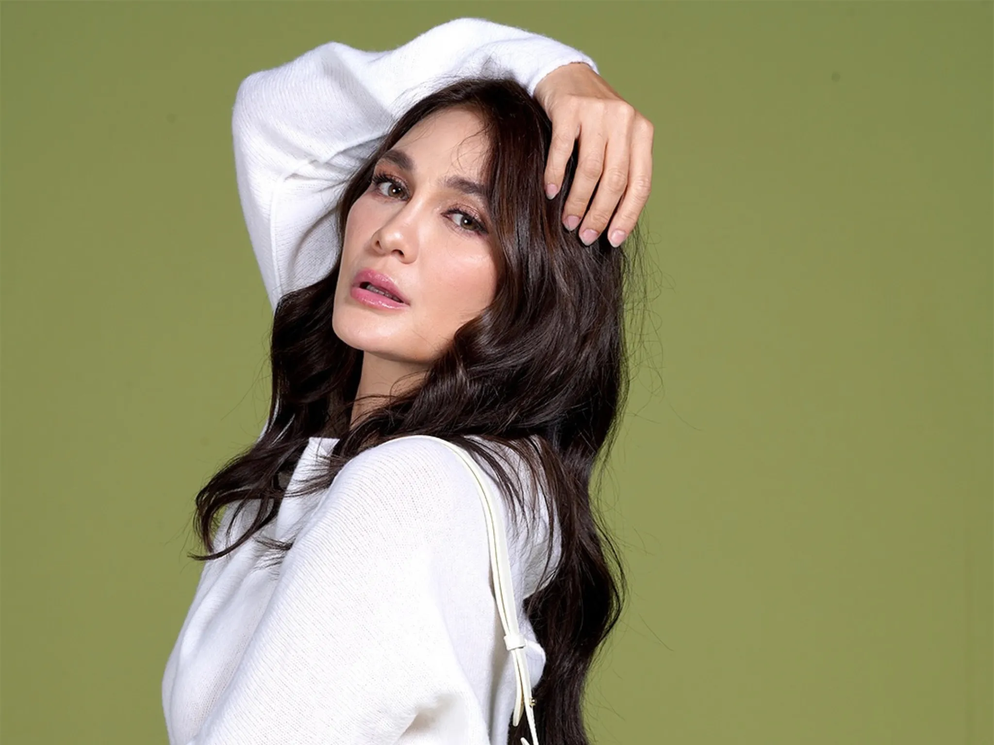 Luna Maya Sindir Tunjangan DPR Rp15 Juta “Kok Masih Susah Dengar Rakyat”_
