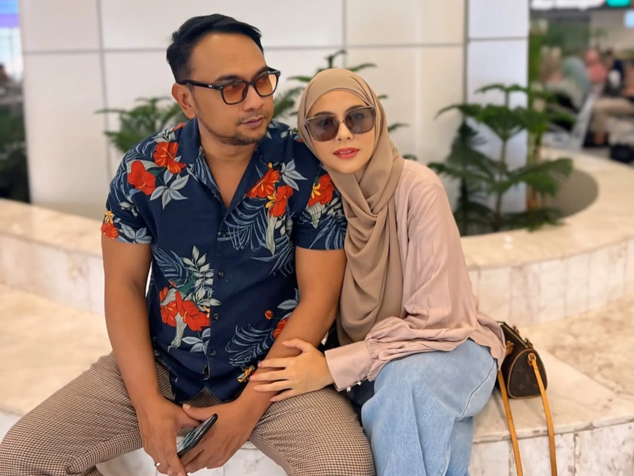 Mahasiswa Turun ke Jalan, Bebi Romeo Bagi Dukungan dengan Gaya Unik_