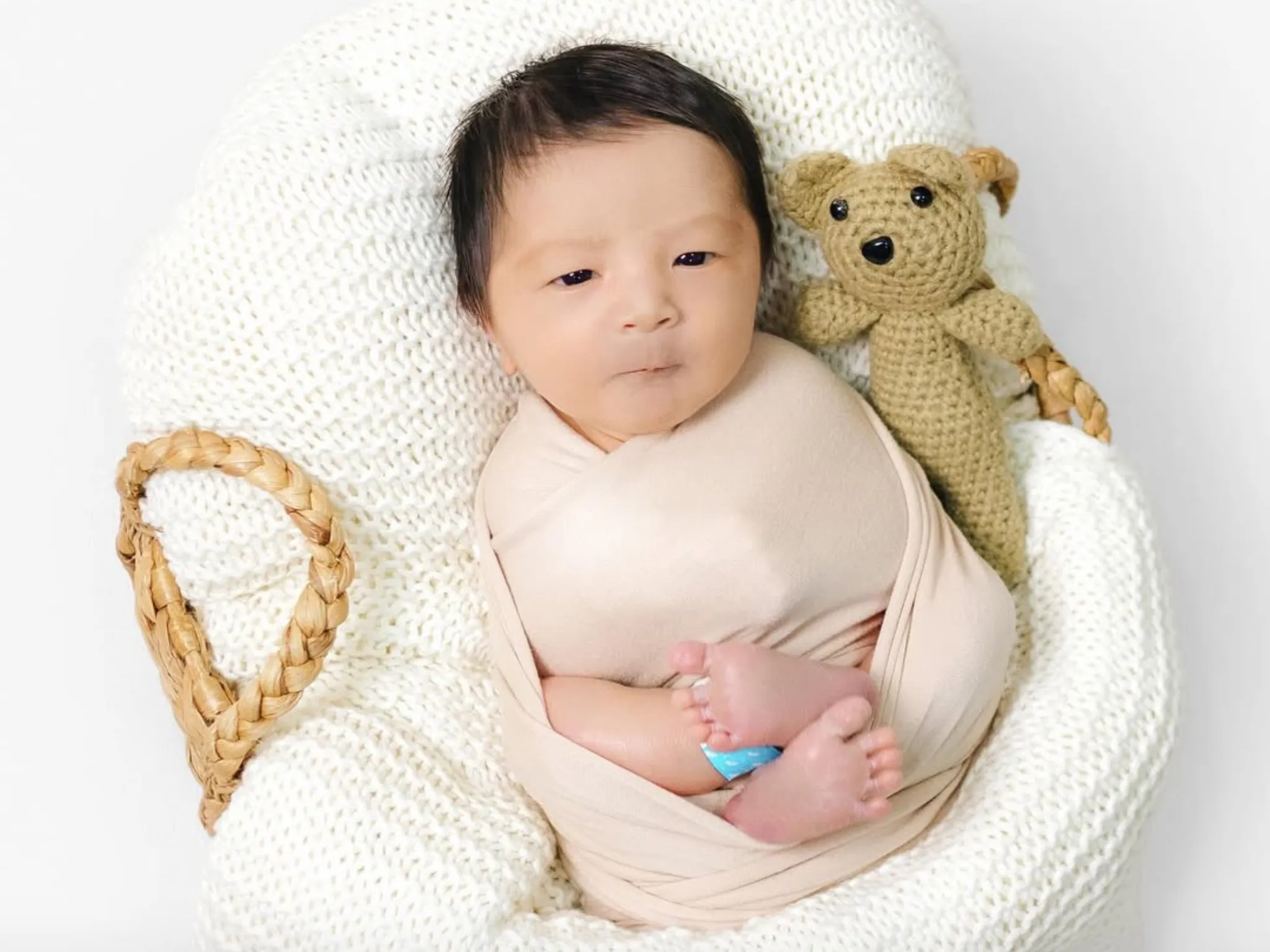 Mirip Siapa Wajah Anak Erika Carlina Bikin Netizen Debat—DJ Panda atau DJ Bravey_