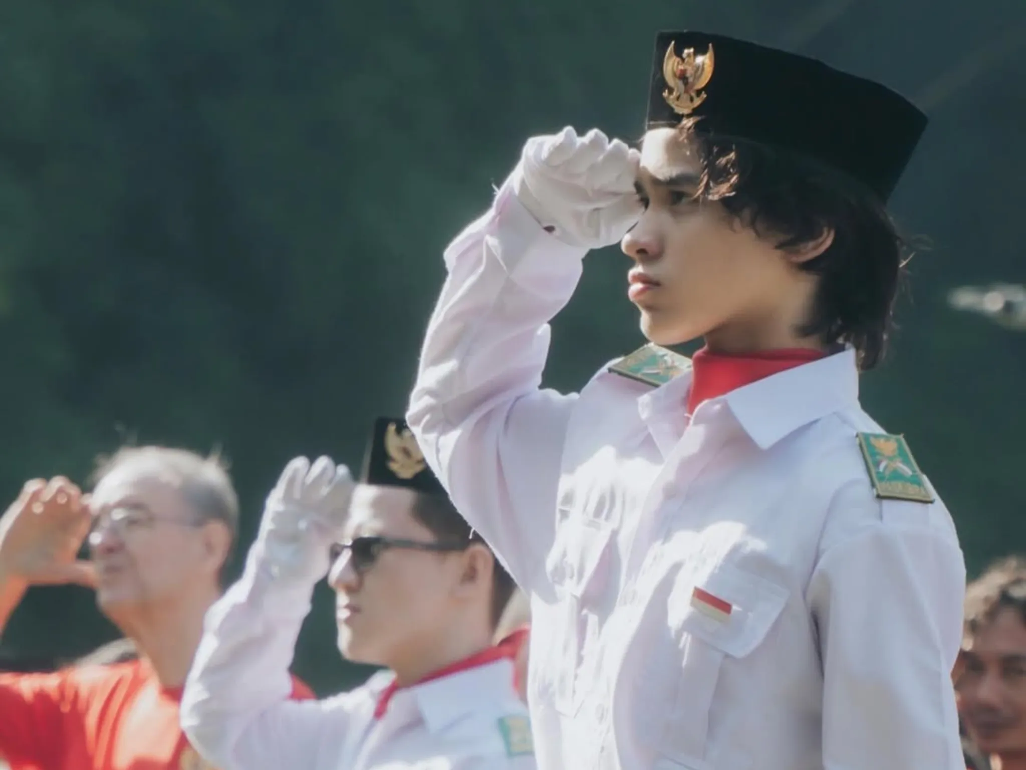 Noah Sinclair, Gagah Jadi Pemimpin Upacara_