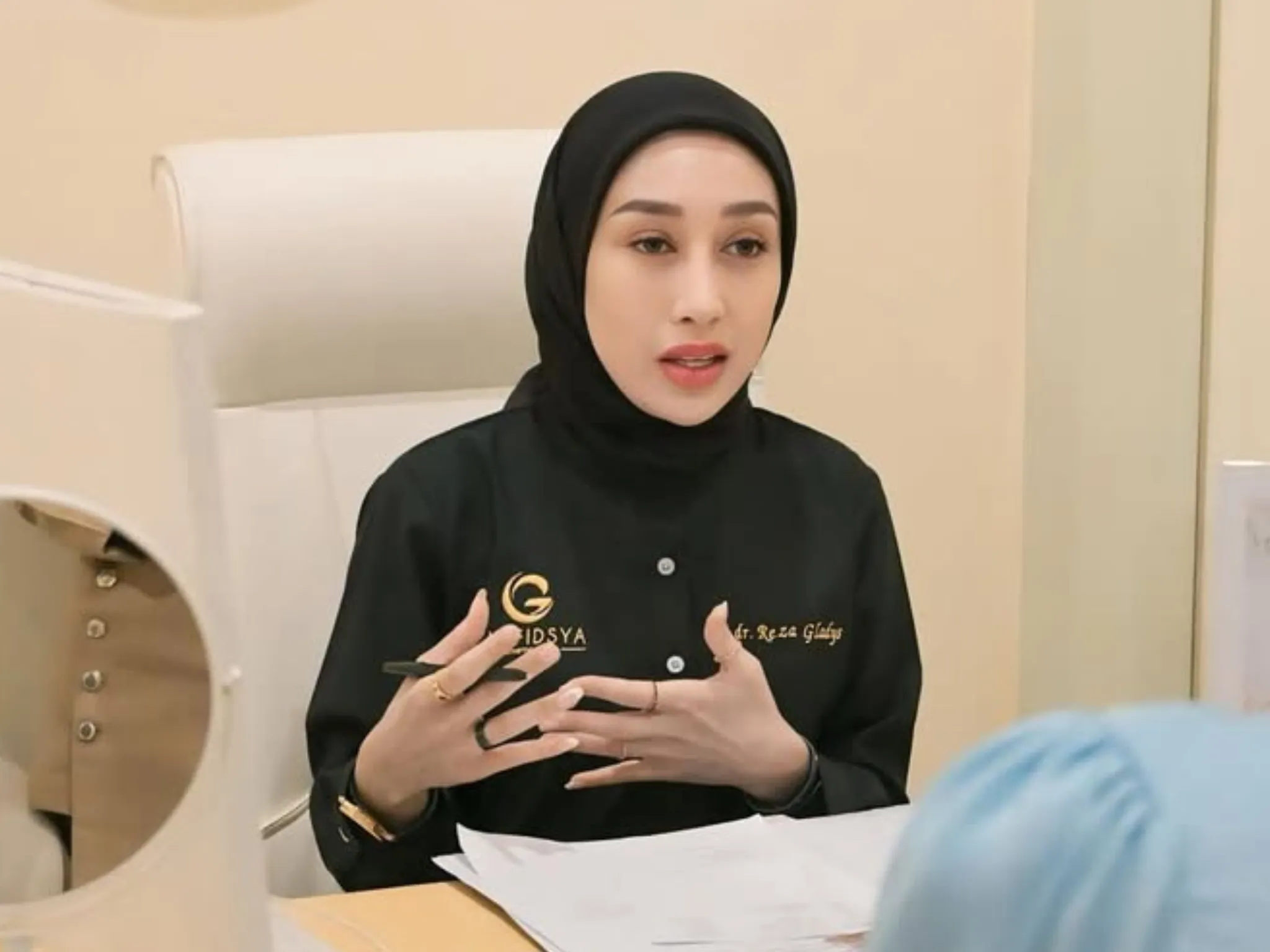 Ramai Produk Kecantikan Dicabut Izin Edarnya, Reza Gladys Tegaskan Tidak Bersalah_