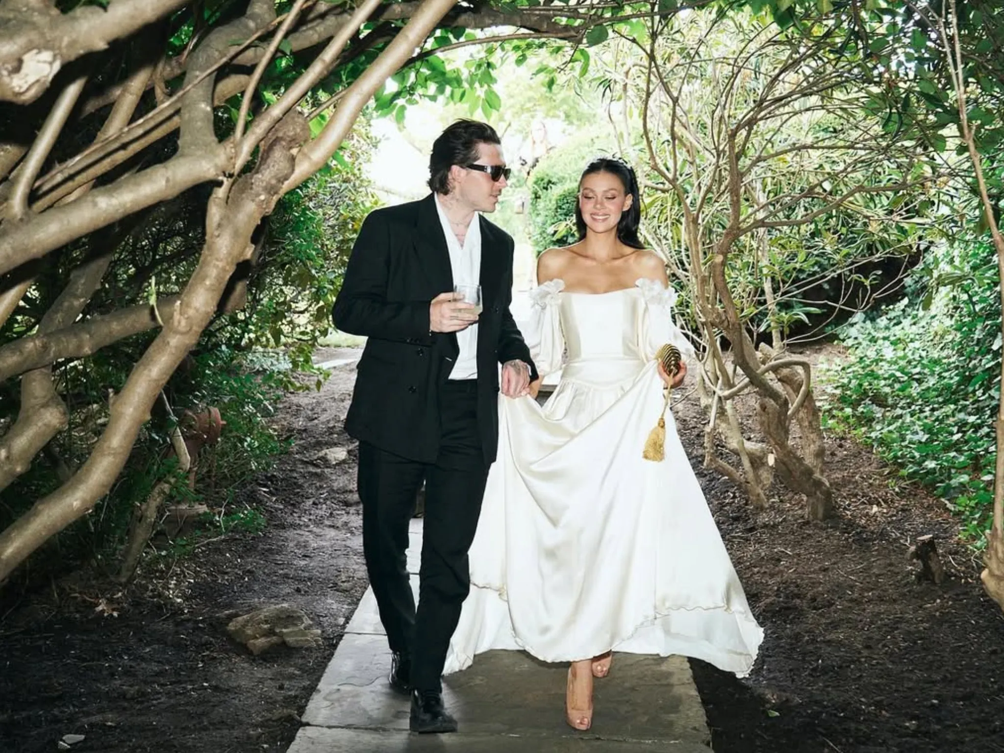 Romantis Tapi Penuh Drama, Brooklyn Beckham & Nicola Peltz Perbarui Janji Pernikahan_