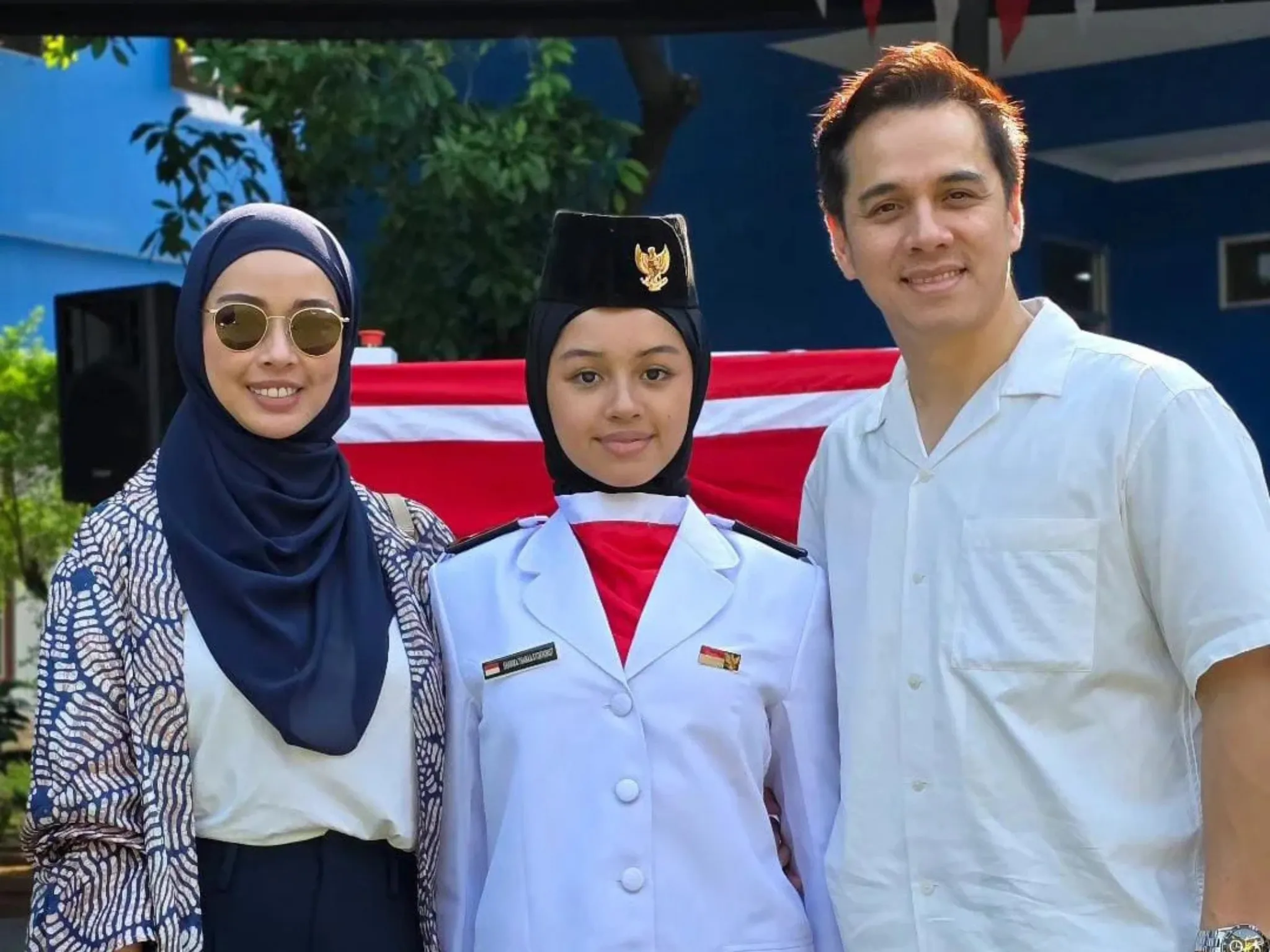 Shaista & Shanika Stokhorst, Kompak Jadi Paskibra_