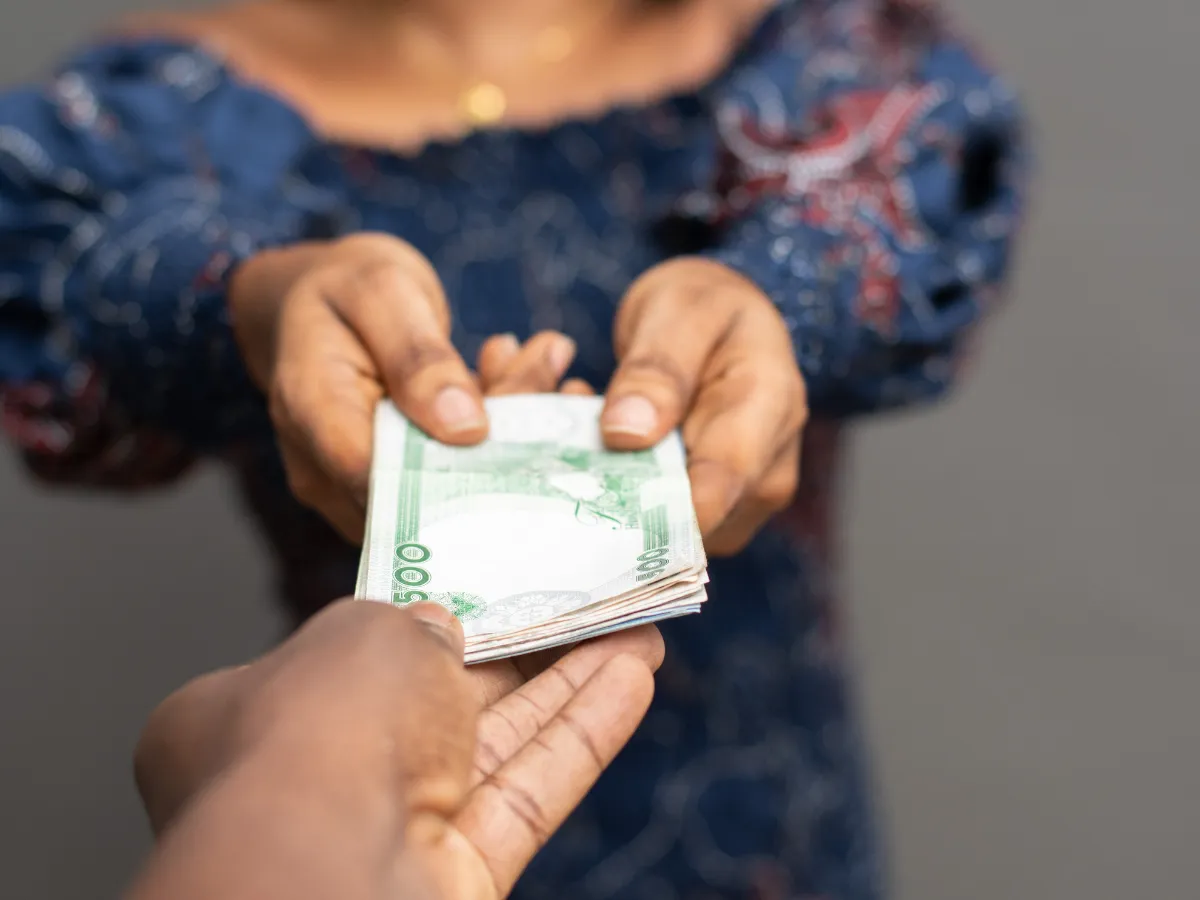 1. Selalu Mengandalkan Pasangan untuk Masalah Keuangan_