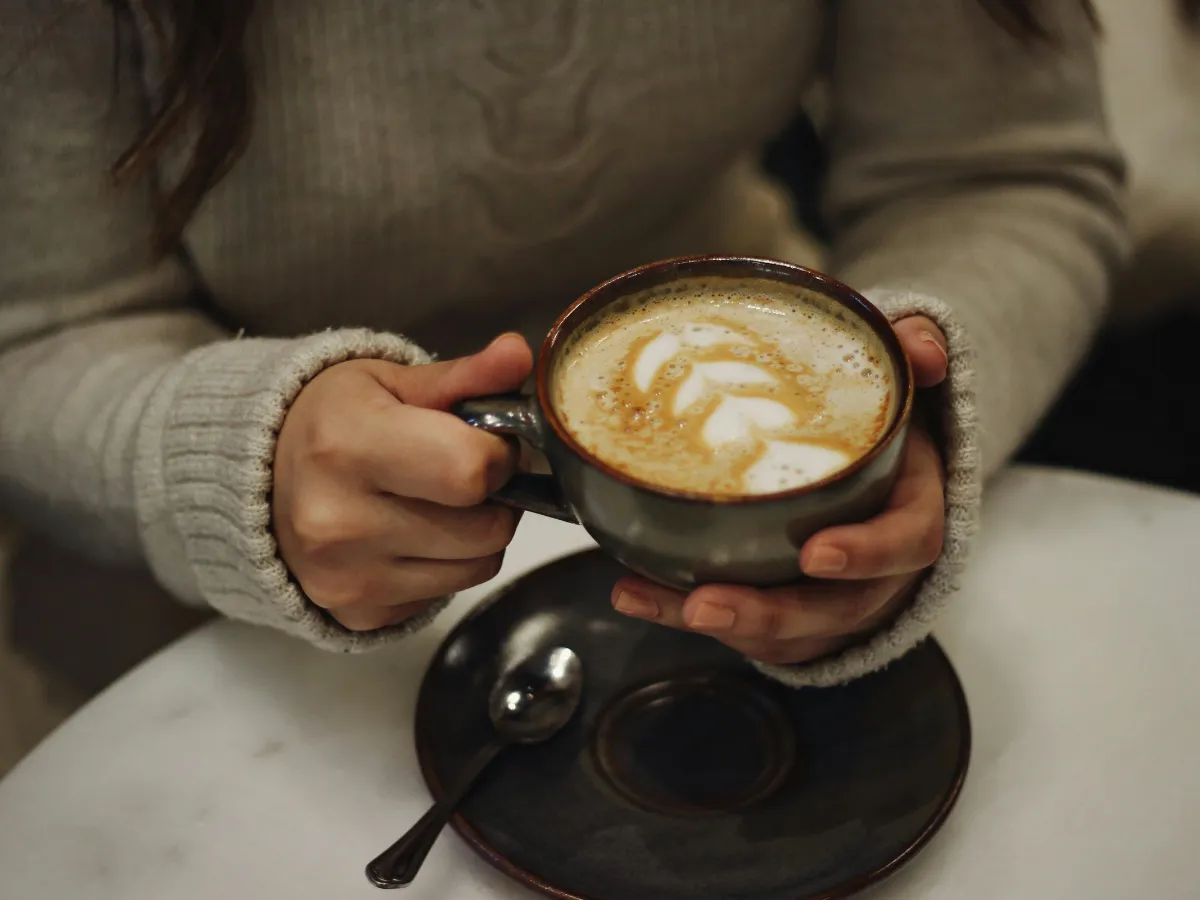 2. Terlalu Banyak Konsumsi Kafein atau Nikotin_