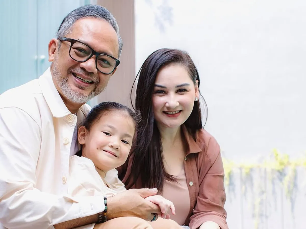 23 Tahun Nikah, Indra Brasco dan Mona Ratuliu Akui Kerap Berselisih soal Pola Asuh Anak_