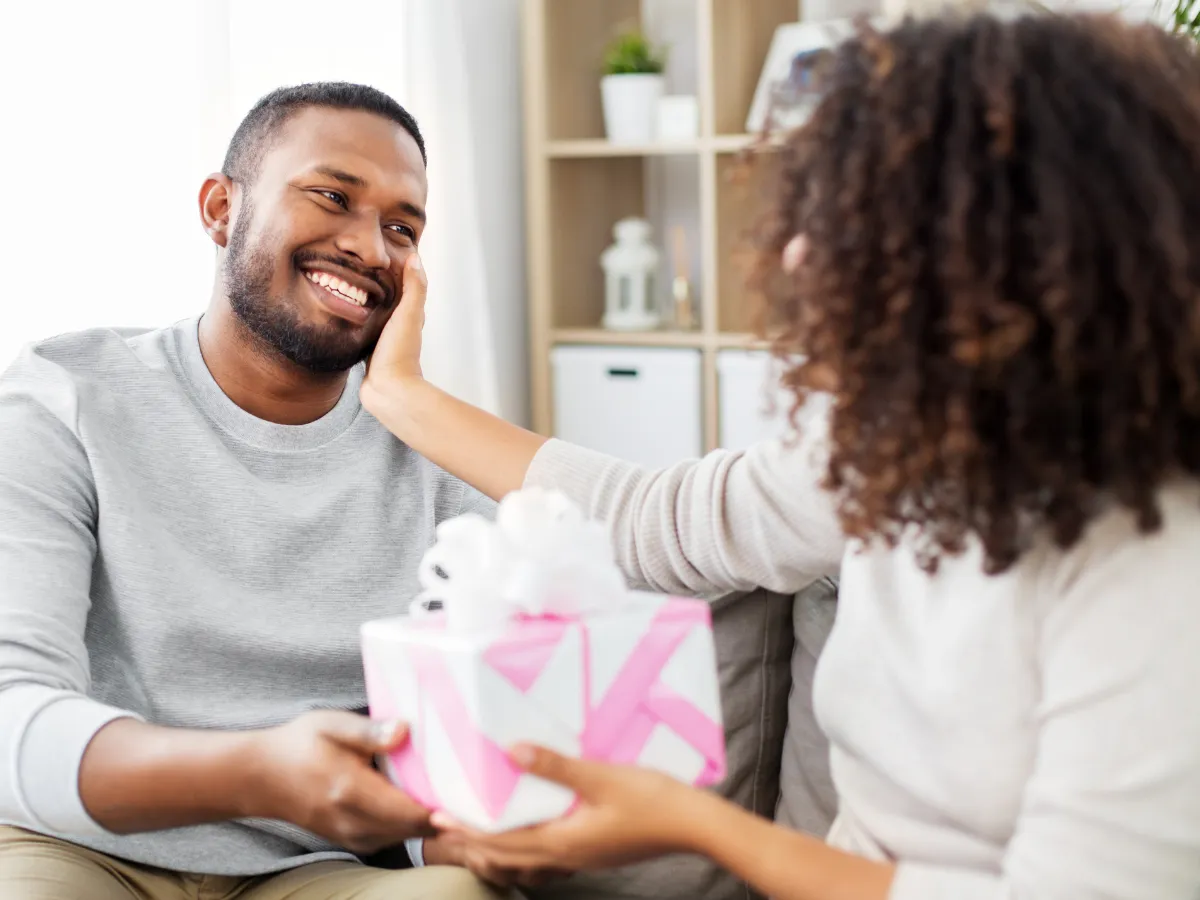 3. Sering Meminta Barang atau Hadiah_