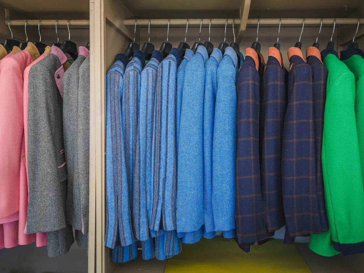 4. Dari Segi Warna dan Pola_