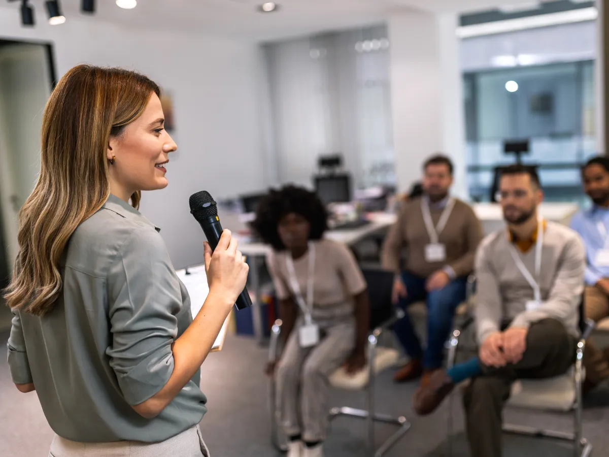 6 Cara Mengatasi Grogi Saat Berpidato, Biar Tampil Pede di Depan Publik!_