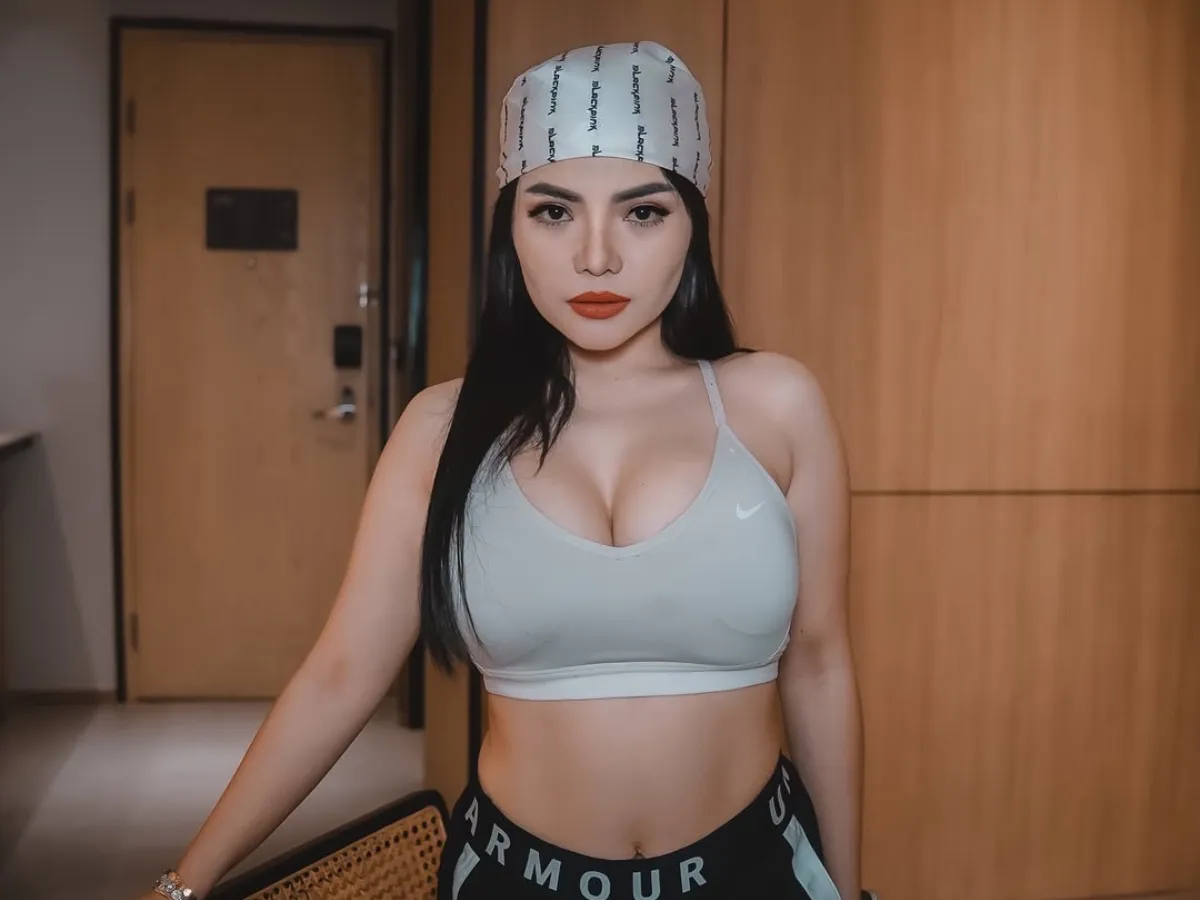 Pernah Dipecut Ayah Pakai Sorban, Dinar Candy Tegaskan Baju Seksi Bukan untuk Goda Pria_