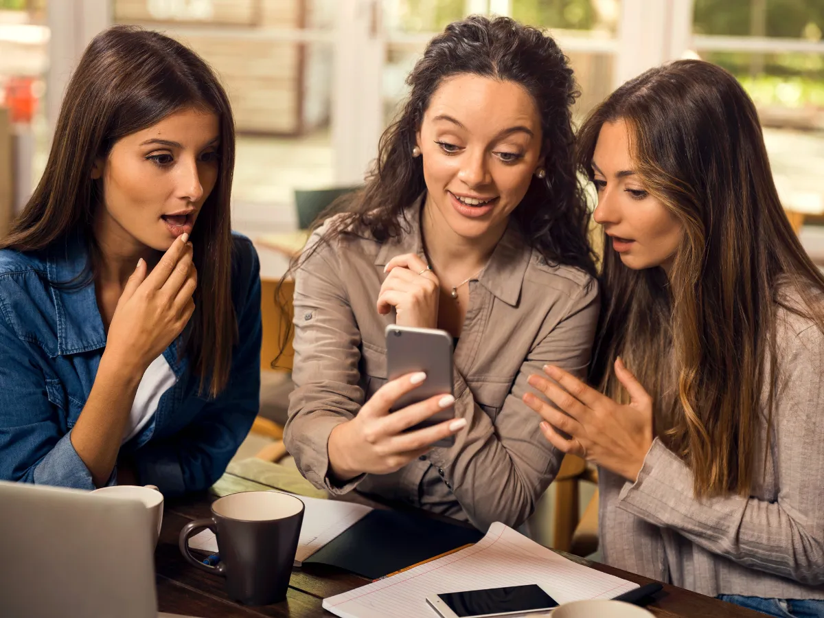 6 Cara Menghindari Ghibah Biar Lidah Aman, Hati Tenang!_