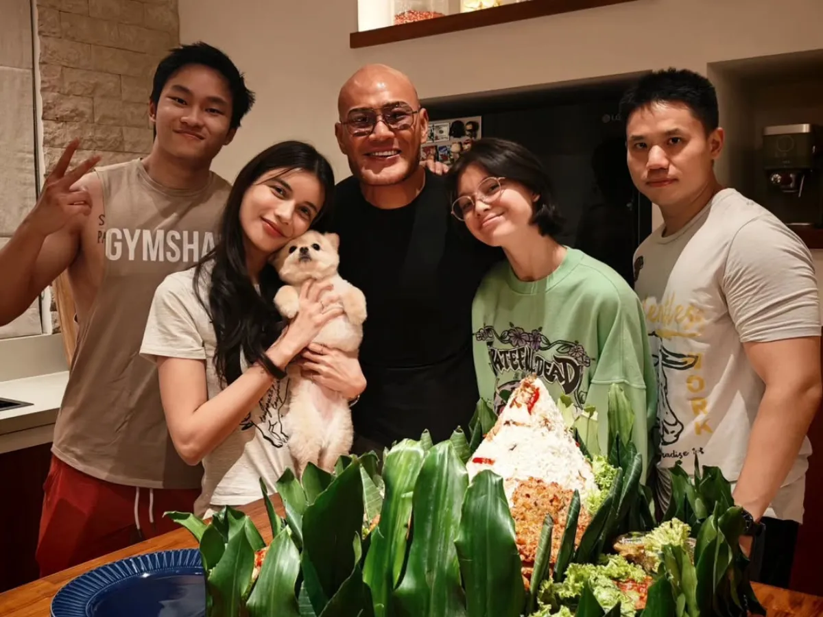 Tepis Isu Retak, Deddy Corbuzier Pamer Momen Manis Bareng Sabrina Chairunnisa_